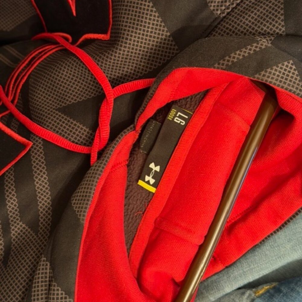Under Armour hoodie, cmao with red, men size L